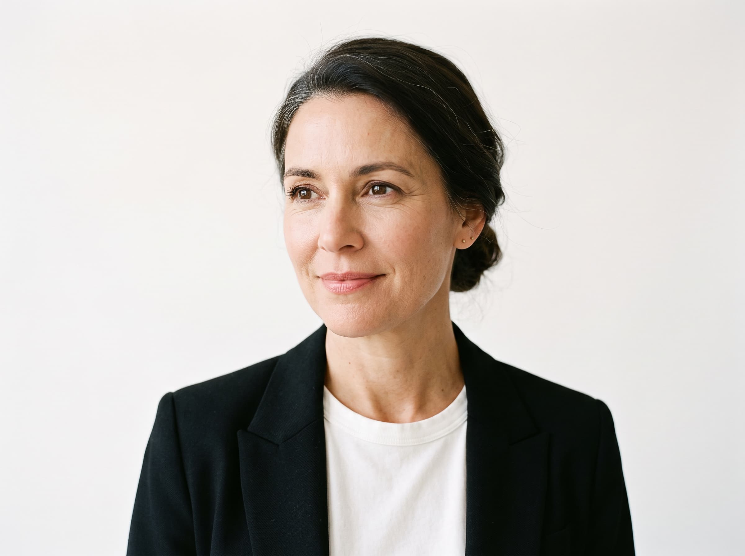 AI influencer generated at the mature age setting, a woman in her late 40s rendered as a realistic photograph